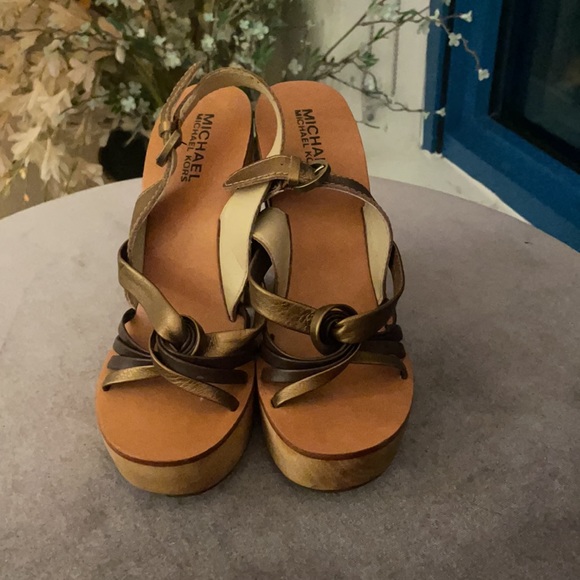 BRAND NEW Michael Kors Bronze and Gold Platform shoe 5.5 - Picture 2 of 7